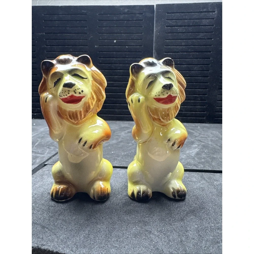 Vintage Ceramic Lion Salt and Pepper Shaker Set‎ Made in Japan